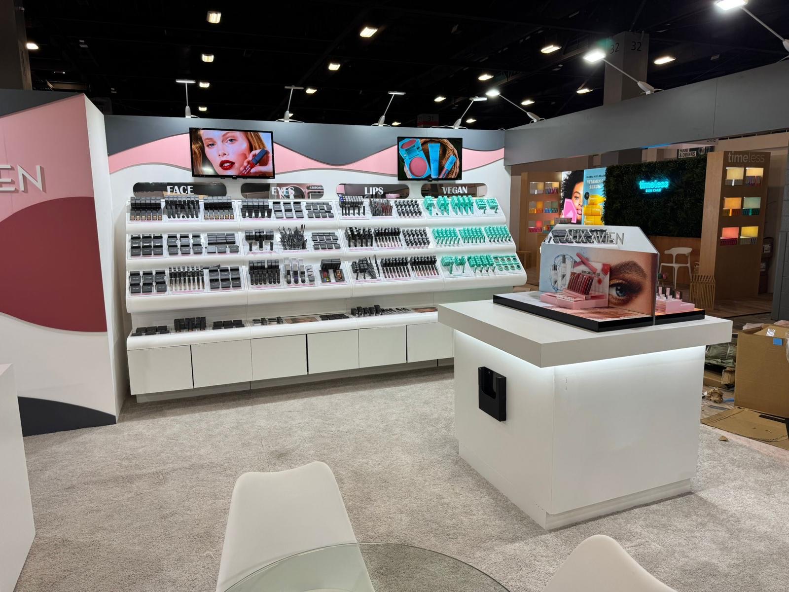 Alix Avien booth